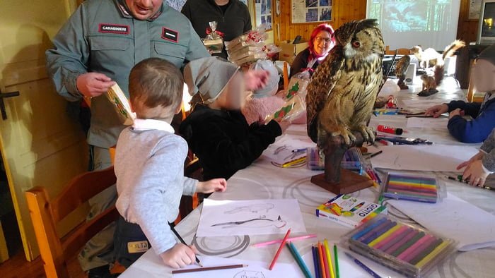 Vittorio Carabinieri forestali e bambini 1