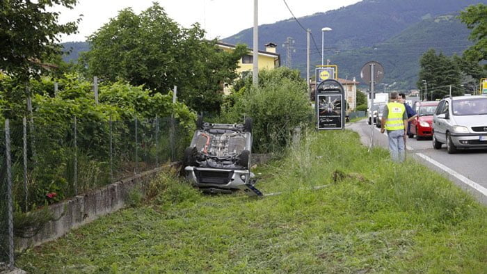 Valdobbiadene auto ribalta 2