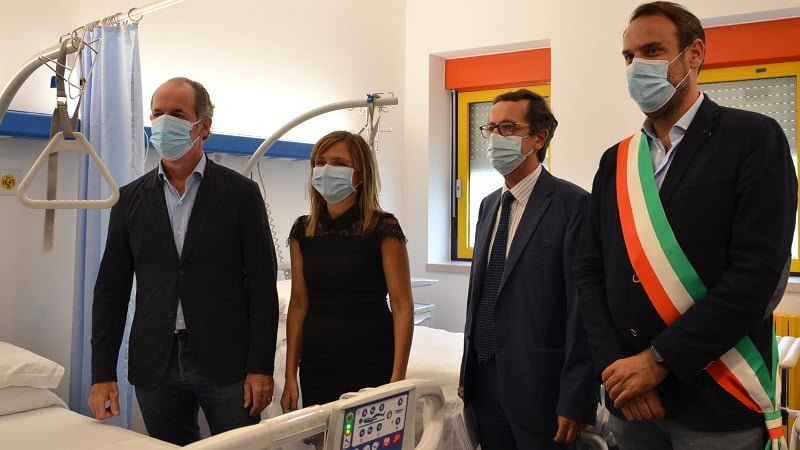 2 autorità inaugurazione Ospedale Comunita TV 10 9 2020