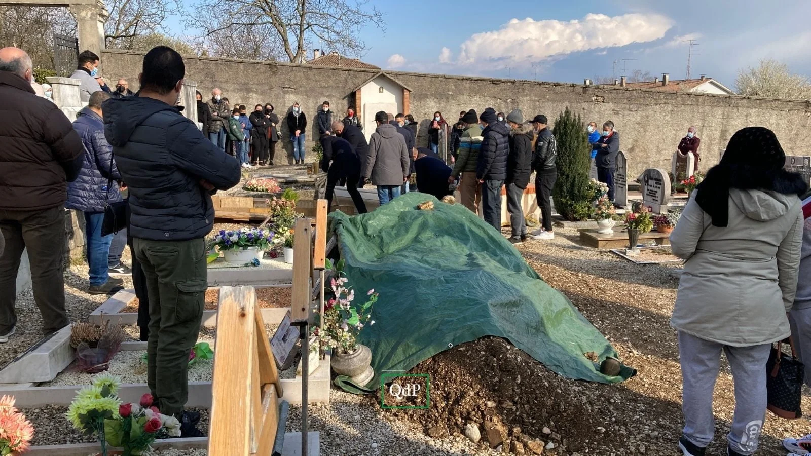 Questa immagine ha l'attributo alt vuoto; il nome del file è possagno-cimiteromarwa-19-03-2021-2-1600x900.jpg