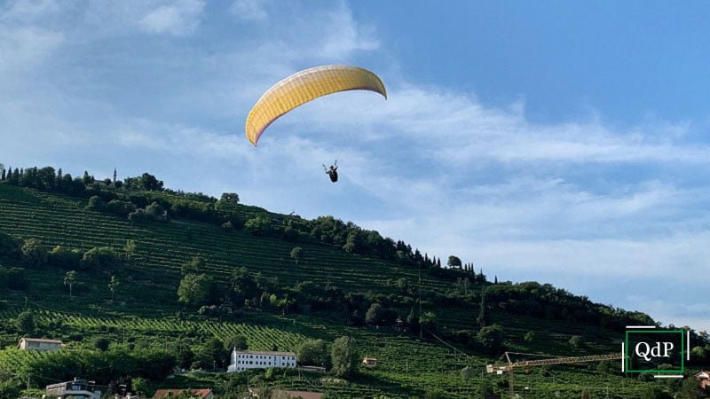 Questa immagine ha l'attributo alt vuoto; il nome del file è farra-parapendio1-260621.jpg