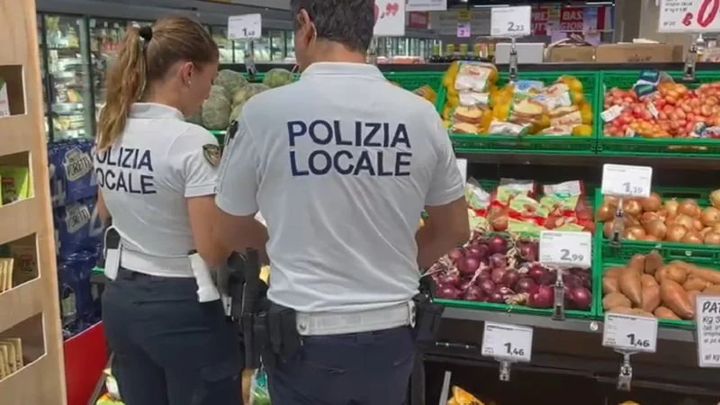 Fabio Volo alla libreria Canova di Treviso: oltre 300 in coda per il  firmacopie di “Tutto è qui per te”