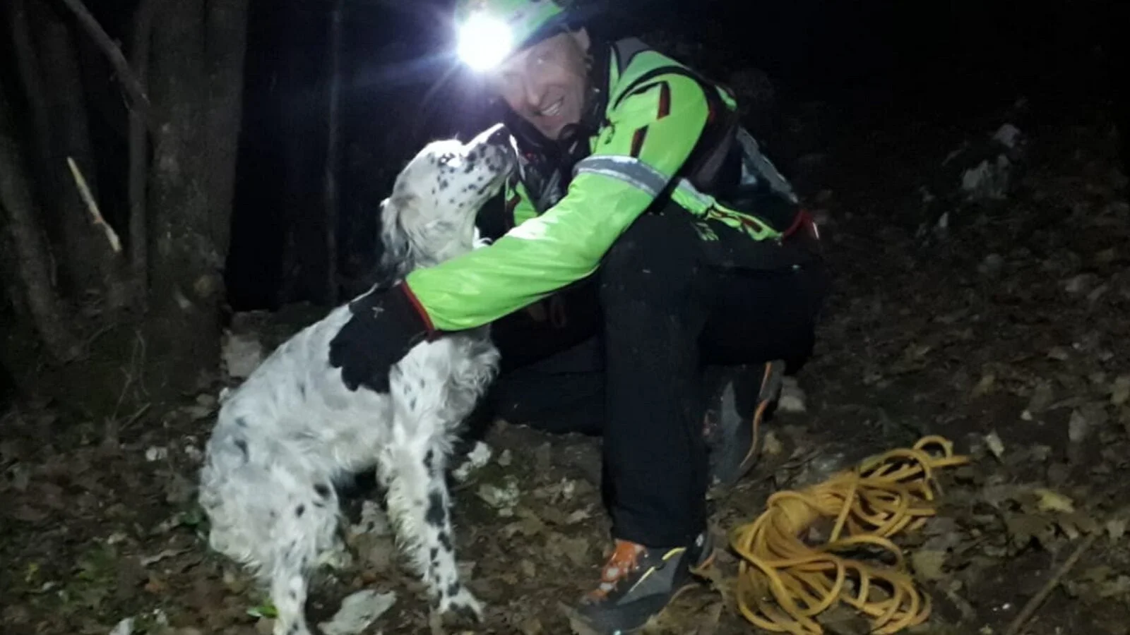 La cagnolina Asia salvata dal Soccorso alpino