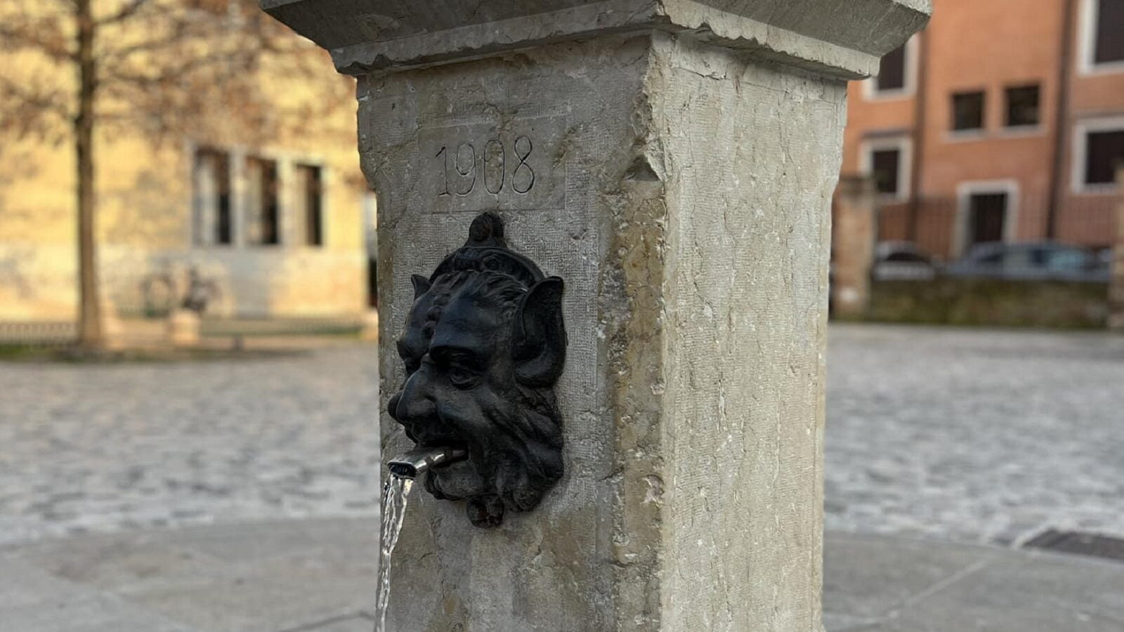 Riparata la fontana di piazza Rinaldi