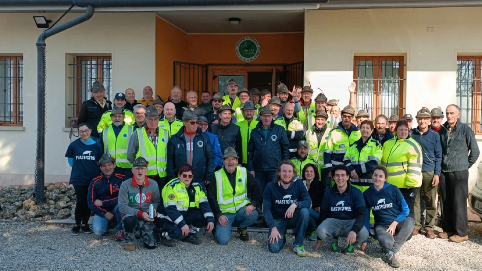 Quattro gruppi alpini e 100 volontari coinvolti durante la giornata ecologica a Volpago
