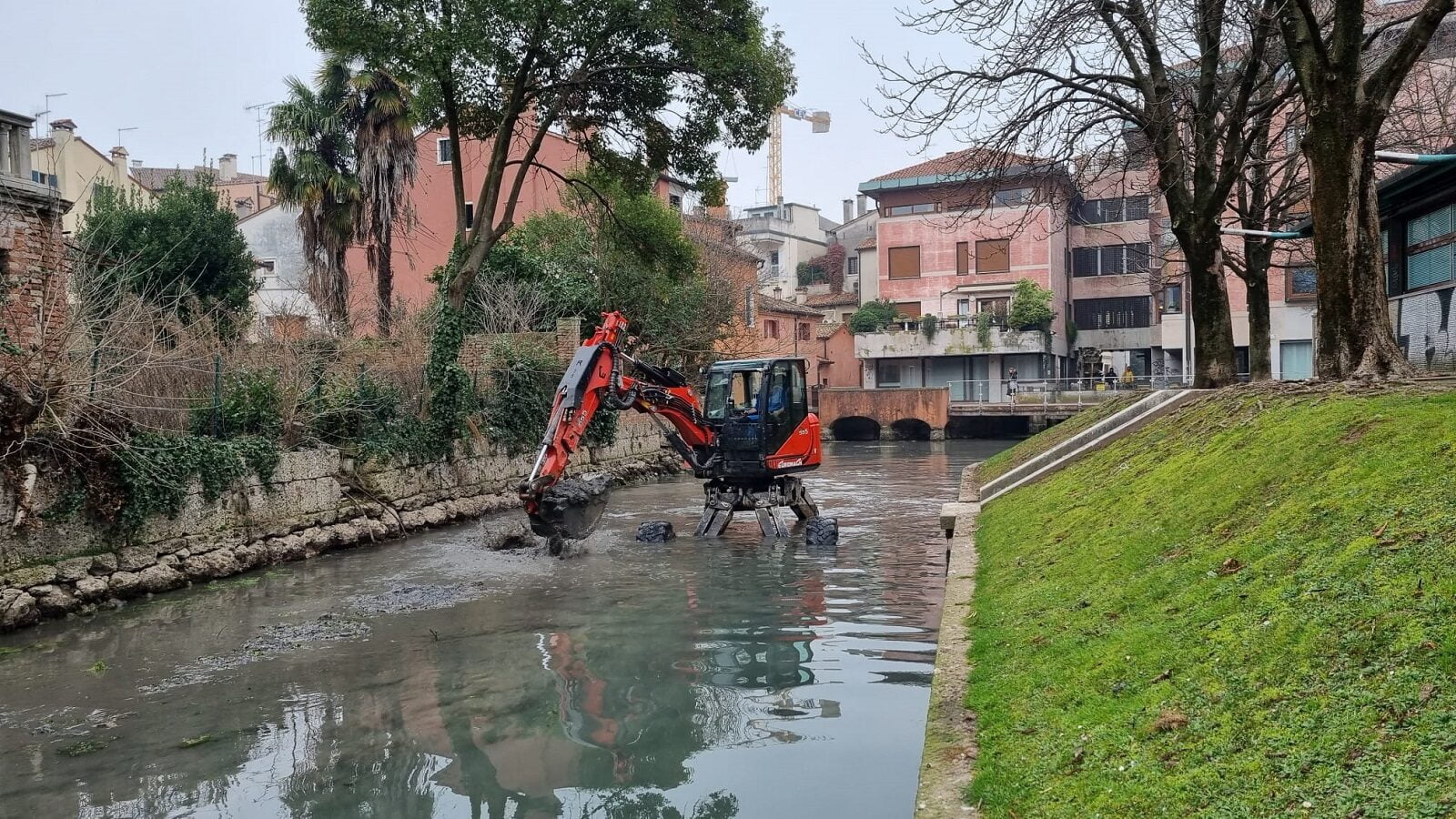 Terminati i lavori di pulizia sul canale Cagnan a Treviso