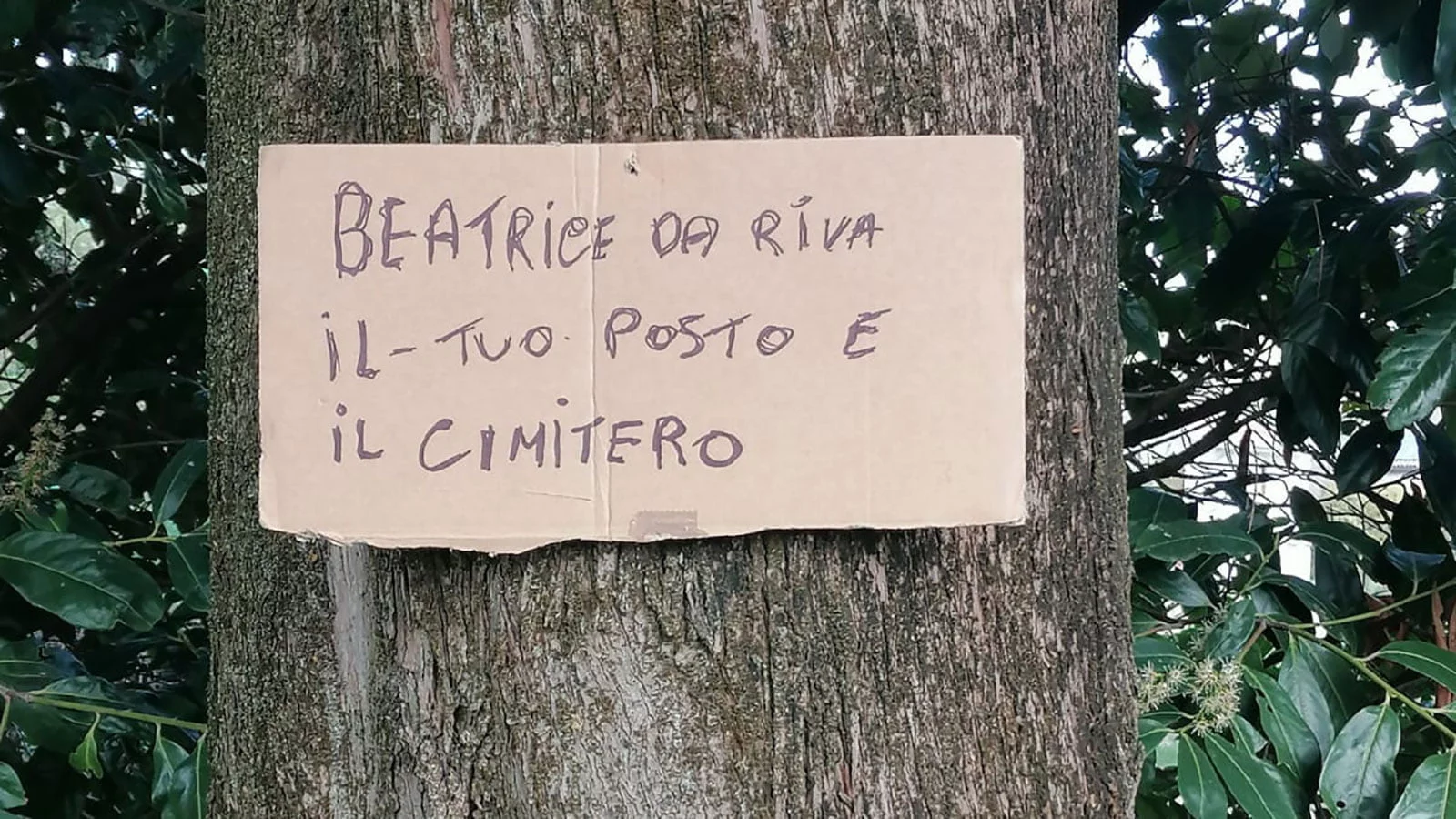 A Vidor un cartello contenente delle minacce contro il consigliere Beatrice Da Riva