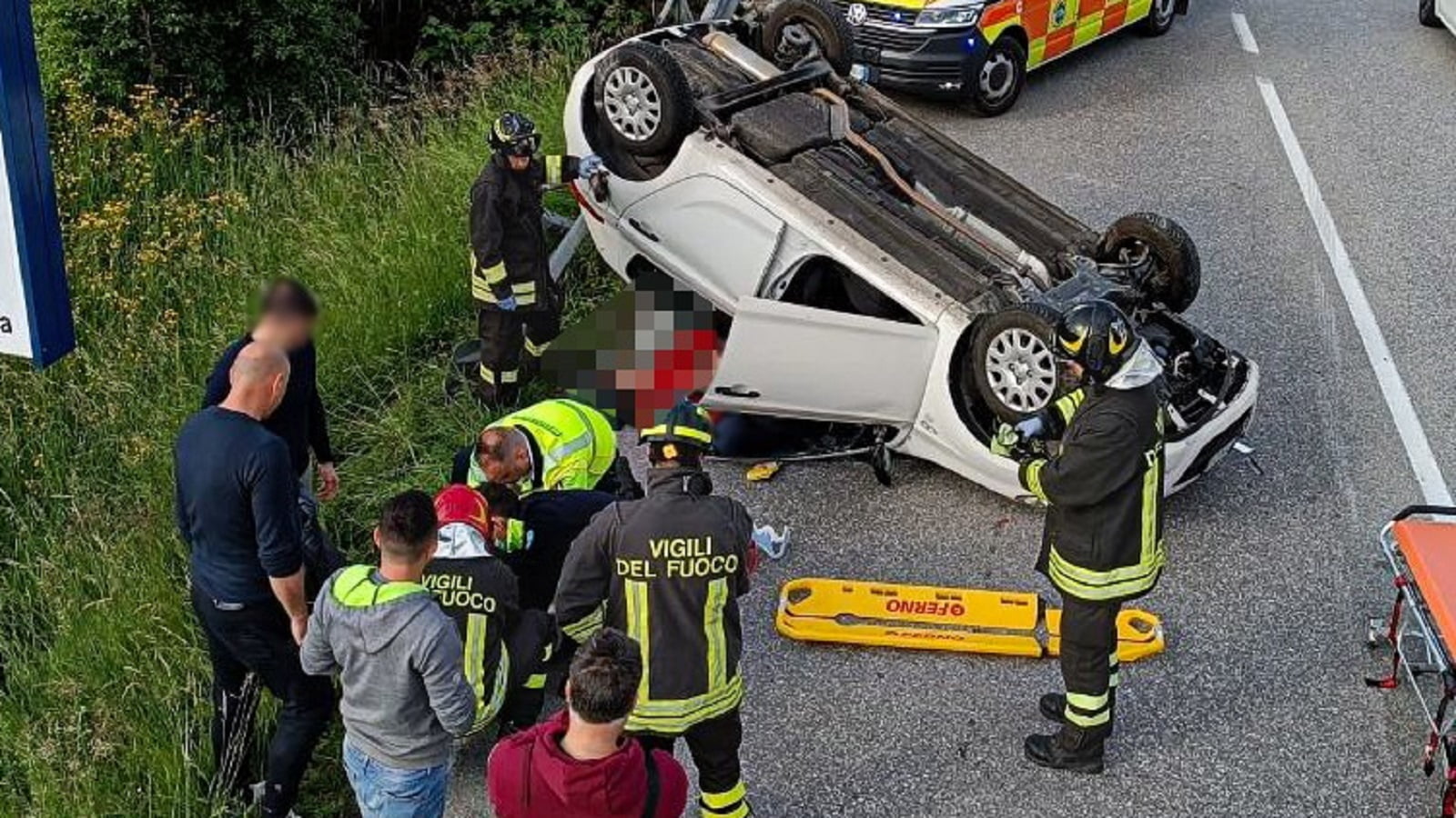 Belluno, Perde Il Controllo Dell'auto E Si Ribalta: Incidente Stradale ...