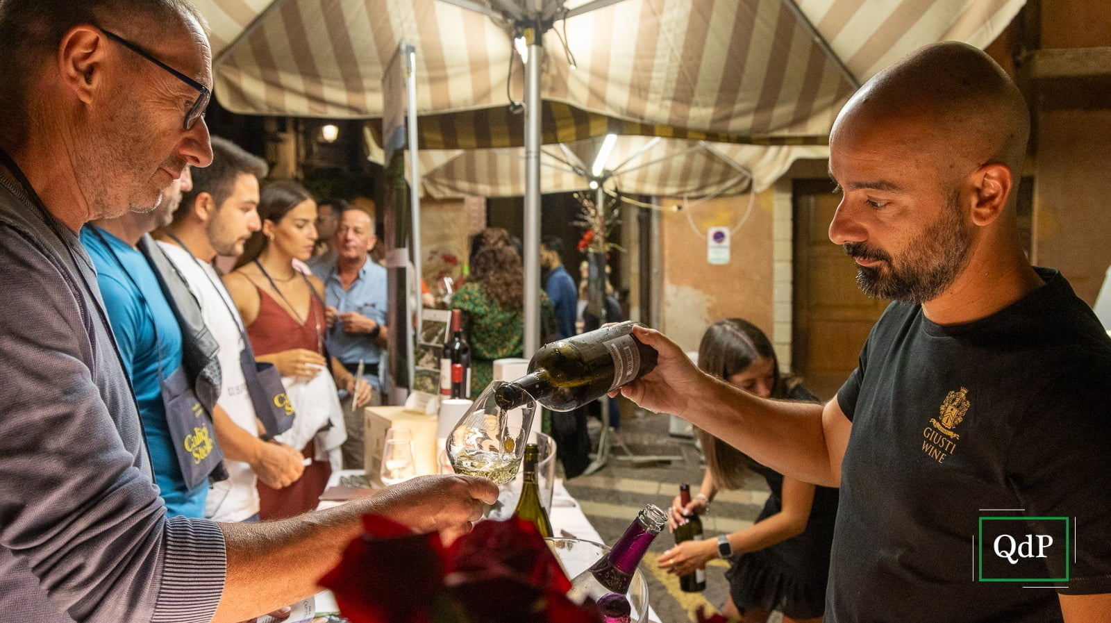 Calici di Stelle ad Asolo il centro illuminato da vino stelle e