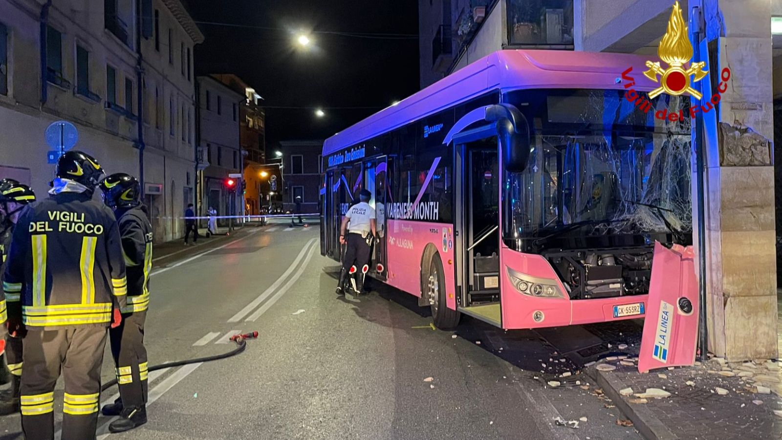 Mestre, Bus Del Trasporto Urbano Finisce Contro Un Pilastro: 14 Feriti