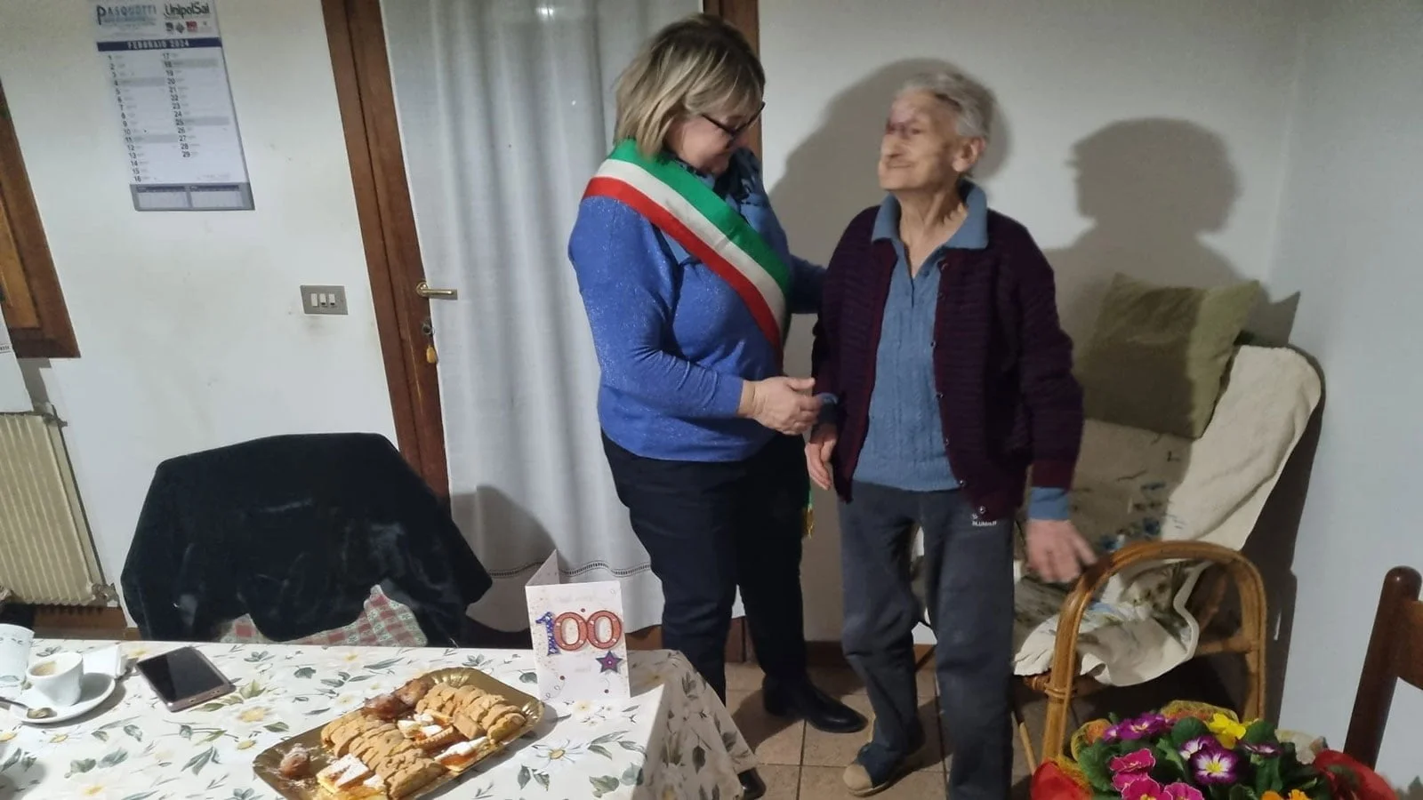 Il sindaco Maria Assunta Rizzo con la centenaria Pierina Bellussi
