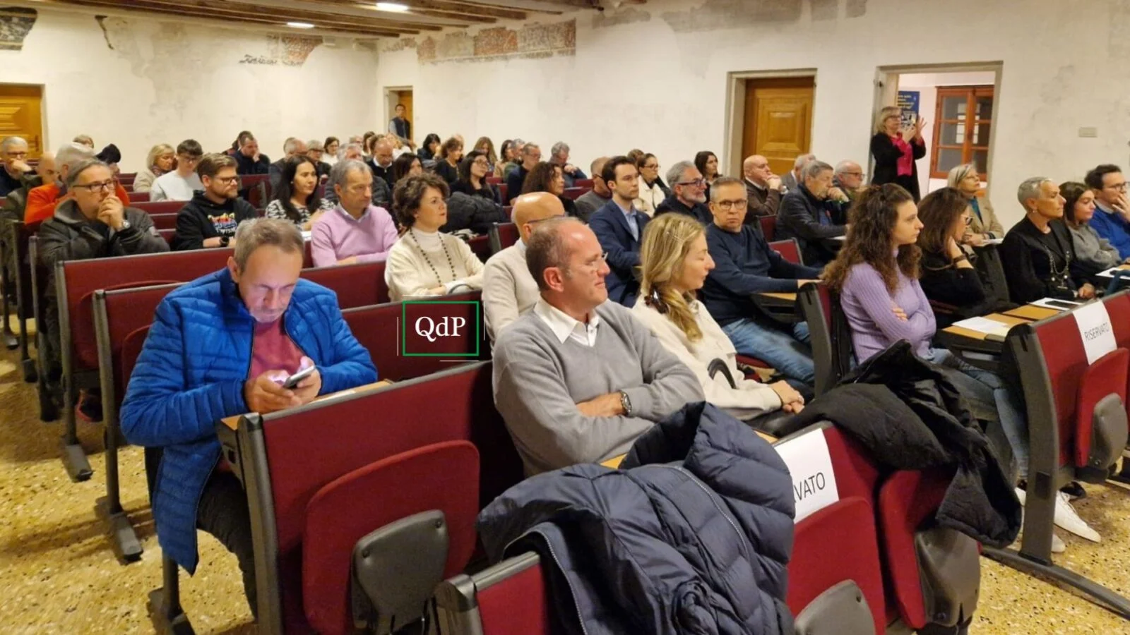 La platea in sala durante il workshop sul commercio