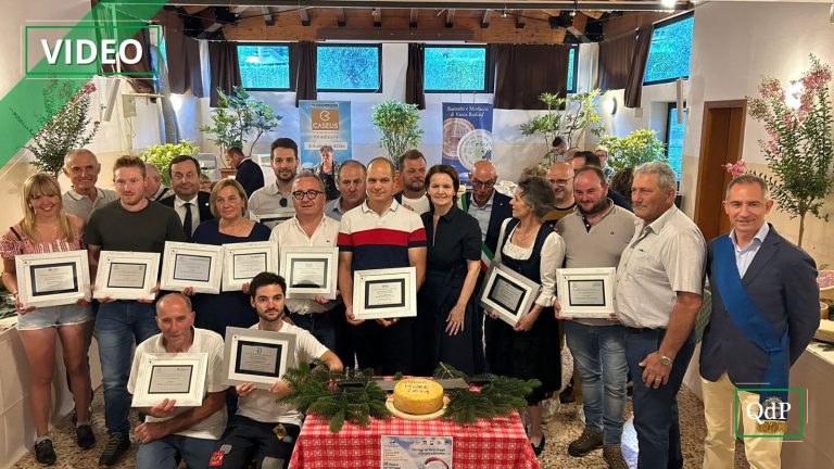 Tutti i premiati con le autorità