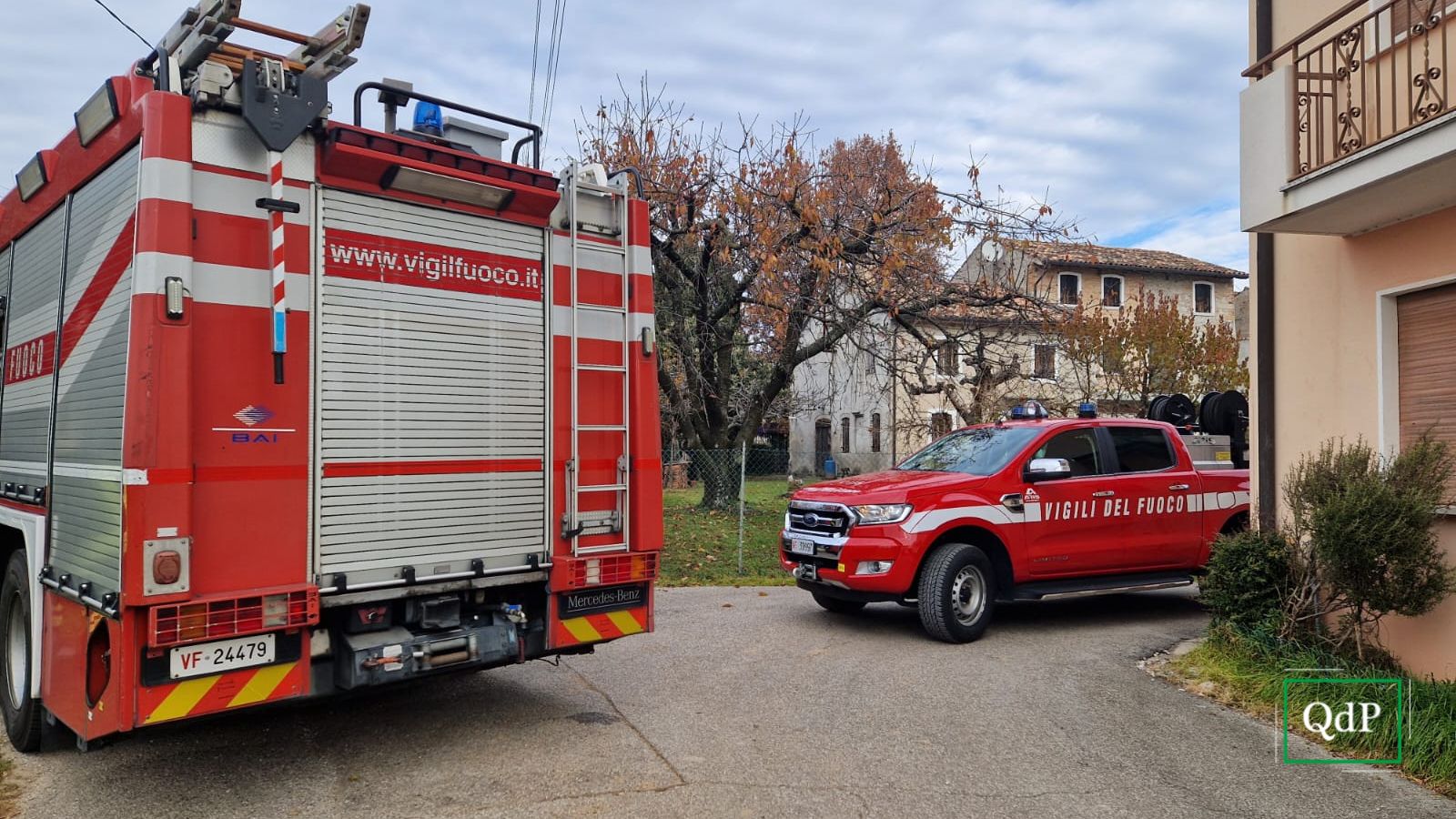 I mezzi dei Vigili del Fuoco intervenuti in Borgo Castagnè