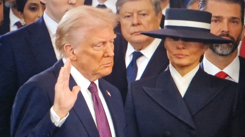 Donald Trump durante il giuramento a Capitol Hill